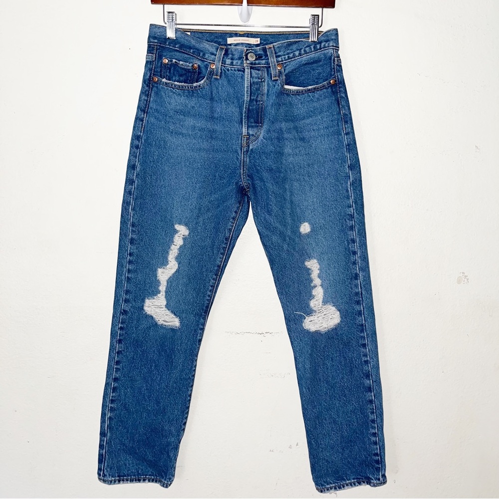 Levi’s Premium wedgie straight distressed jeans size 28 Oxnard drive